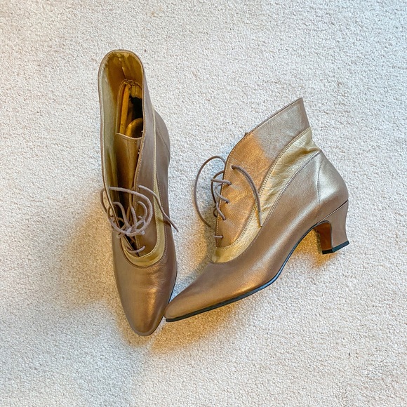 LIKE NEW California Magdesians Vintage Gold Leather Ankle Boots - Size 9.5 - Picture 5 of 12